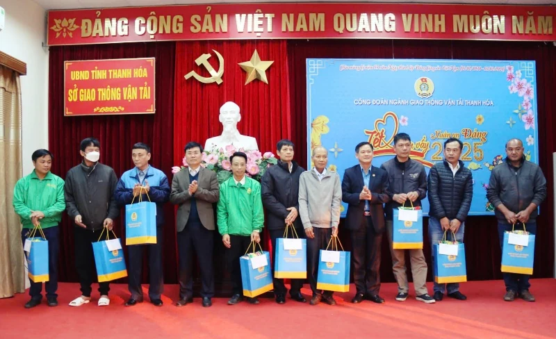 Hướng về cơ sở, chăm lo lợi ích thiết thực cho đoàn viên, người lao động