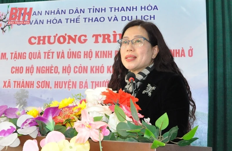 Sở Văn hóa, Thể thao và Du lịch tặng quà tết và hỗ trợ xây nhà cho hộ nghèo xã Thành Sơn