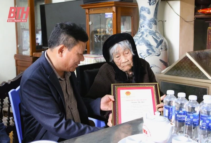 Phó Chủ tịch Thường trực UBND tỉnh Nguyễn Văn Thi thăm, kiểm tra tình hình sản xuất, đời sống Nhân dân huyện Hoằng Hóa