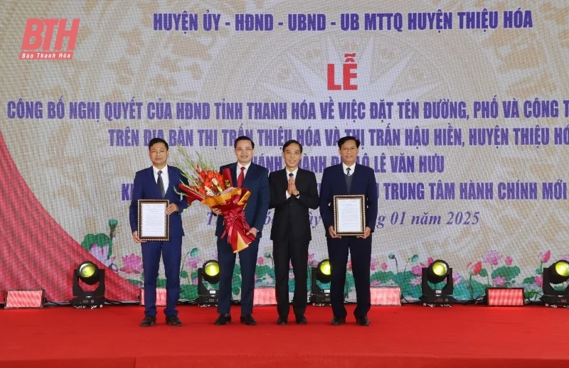 Thiệu Hóa: Công bố việc đặt tên đường phố, khởi công khu trung tâm hành chính mới và gắn biển đại lộ Lê Văn Hưu
