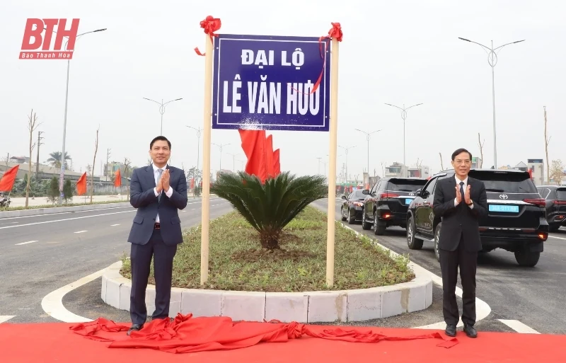 Thiệu Hóa: Công bố việc đặt tên đường phố, khởi công khu trung tâm hành chính mới và gắn biển đại lộ Lê Văn Hưu