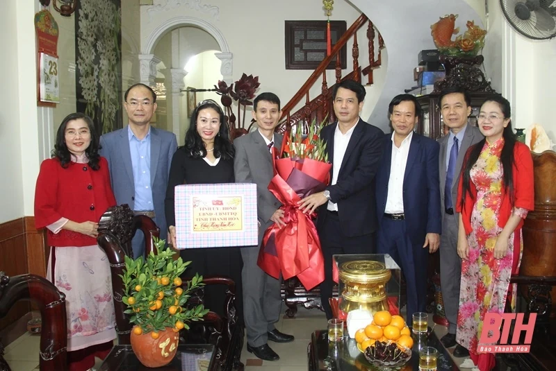 Trưởng Ban Tuyên giáo Tỉnh ủy Đào Xuân Yên thăm, chúc Tết các trí thức, văn nghệ sĩ tiêu biểu