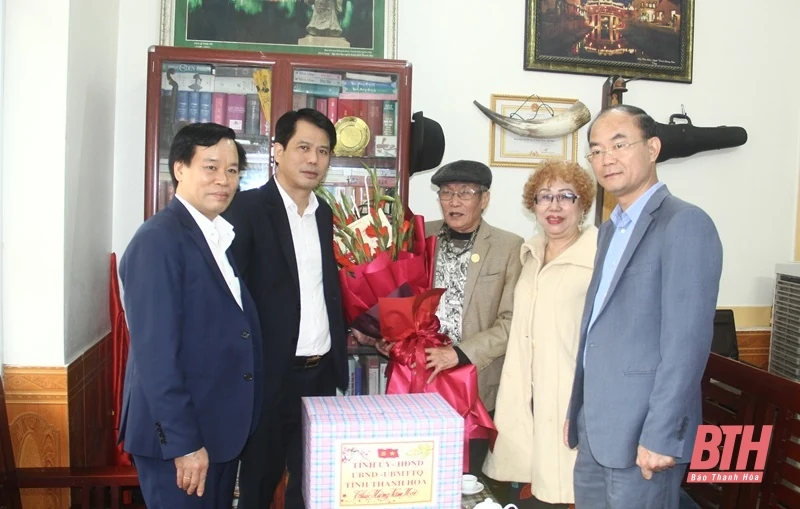 Trưởng Ban Tuyên giáo Tỉnh ủy Đào Xuân Yên thăm, chúc Tết các trí thức, văn nghệ sĩ tiêu biểu