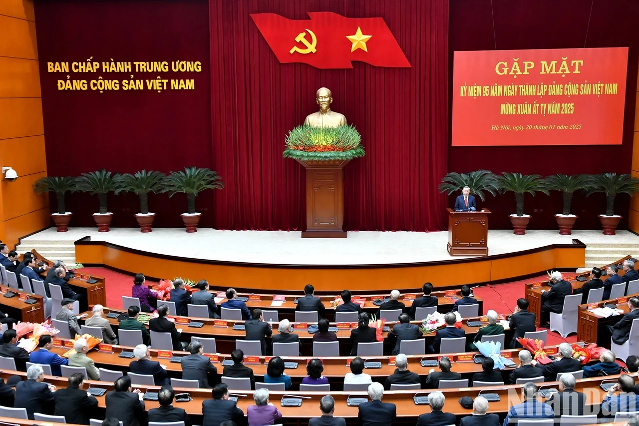 Bộ Chính trị, Ban Bí thư gặp mặt các đồng chí lãnh đạo, nguyên lãnh đạo Đảng, Nhà nước