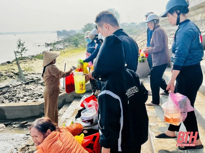 Dịch vụ ăn theo ngày ông Công ông Táo