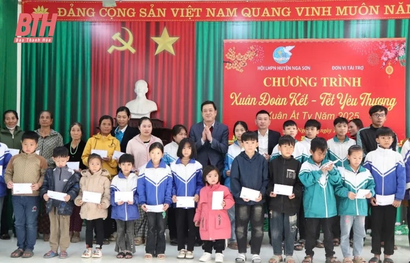 Ấm lòng trẻ mồ côi, trẻ đặc biệt khó khăn