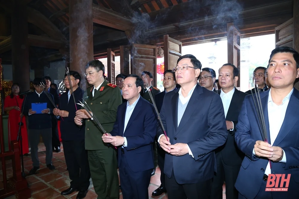 Phó Bí thư Thường trực Tỉnh ủy Lại Thế Nguyên dự lễ ra quân sản xuất đầu năm tại Công ty TNHH Giầy Alivia Việt Nam