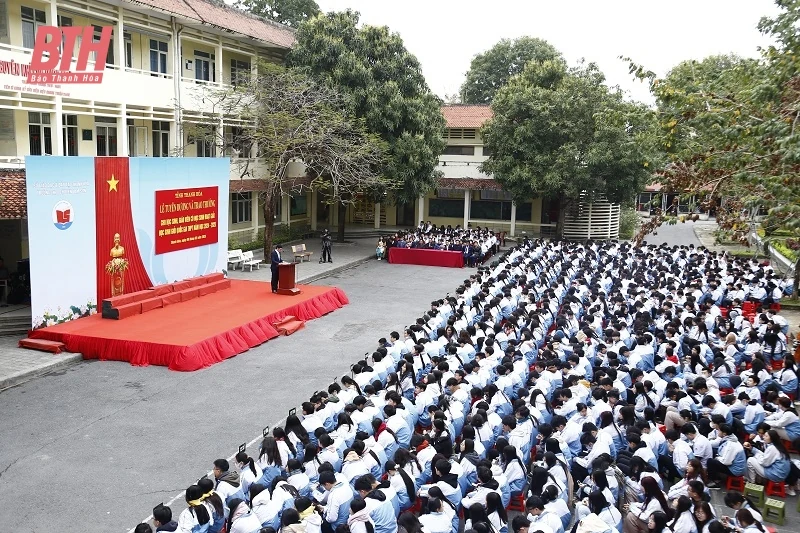 Tuyên dương, trao thưởng cho học sinh và giáo viên có học sinh đoạt giải quốc gia THPT năm học 2024-2025