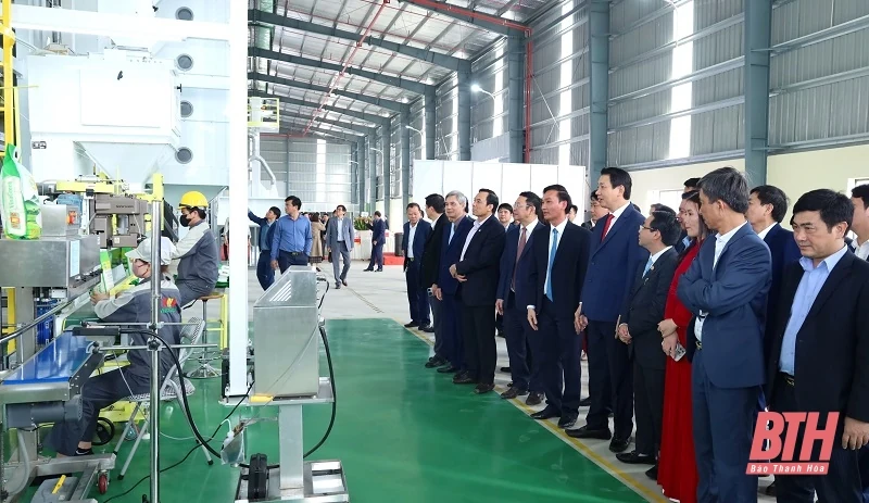 Gắn biển công trình Nhà máy Chế biến nông sản chất lượng cao VINAGREEN chào mừng 60 năm thành lập huyện Triệu Sơn