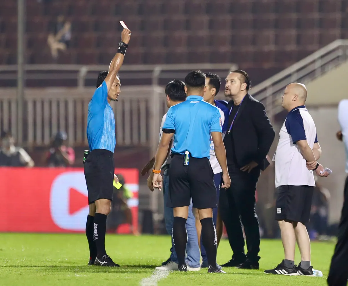 Tin thể thao 26/2: CLB Thanh Hóa yêu cầu trọng tài Lê Vũ Linh xin lỗi công khai