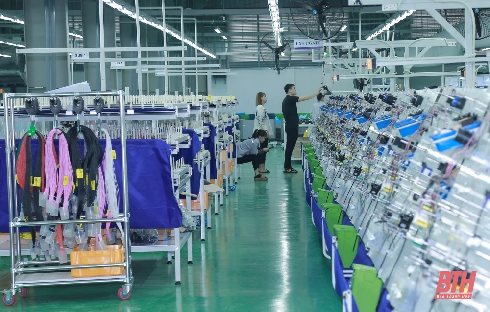 Bên trong Nhà máy sản xuất, gia công lắp đặt bộ dây điện ô tô