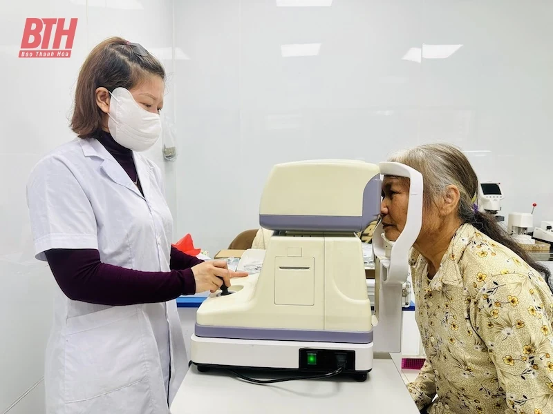 Hệ thống y tế MEDLATEC khám sức khỏe miễn phí cho cựu thanh niên xung phong