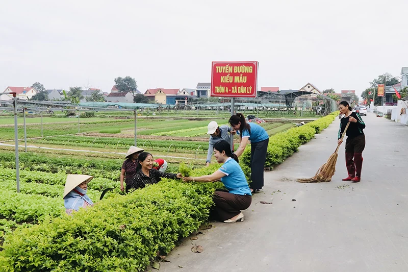 Phụ nữ huyện Triệu Sơn “dệt thêu” những tuyến đường kiểu mẫu