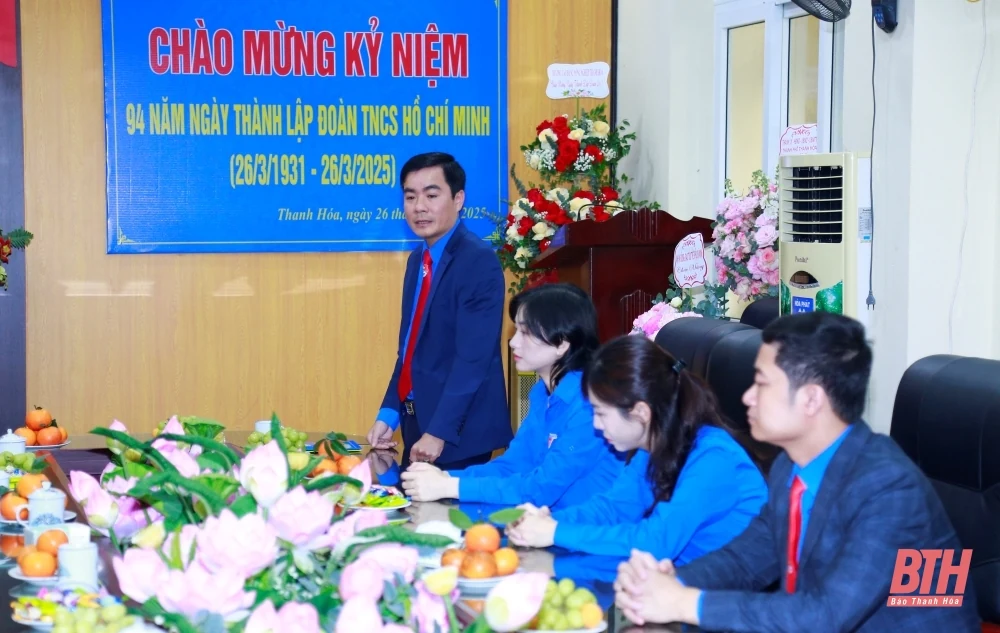 Phó Bí thư Tỉnh ủy Trịnh Tuấn Sinh chúc mừng Tỉnh đoàn Thanh Hóa