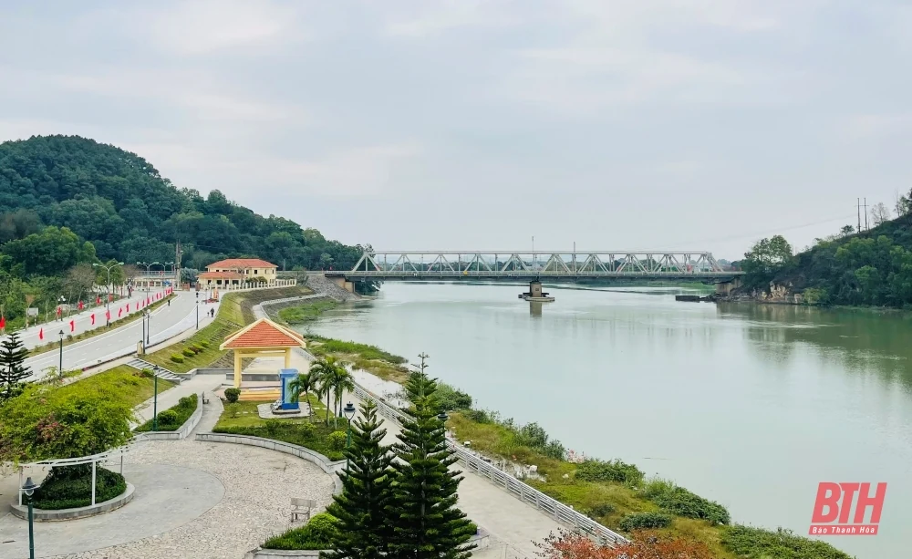 Thành phố Thanh Hóa rực rỡ cờ hoa chào mừng kỷ niệm 60 năm Hàm Rồng chiến thắng