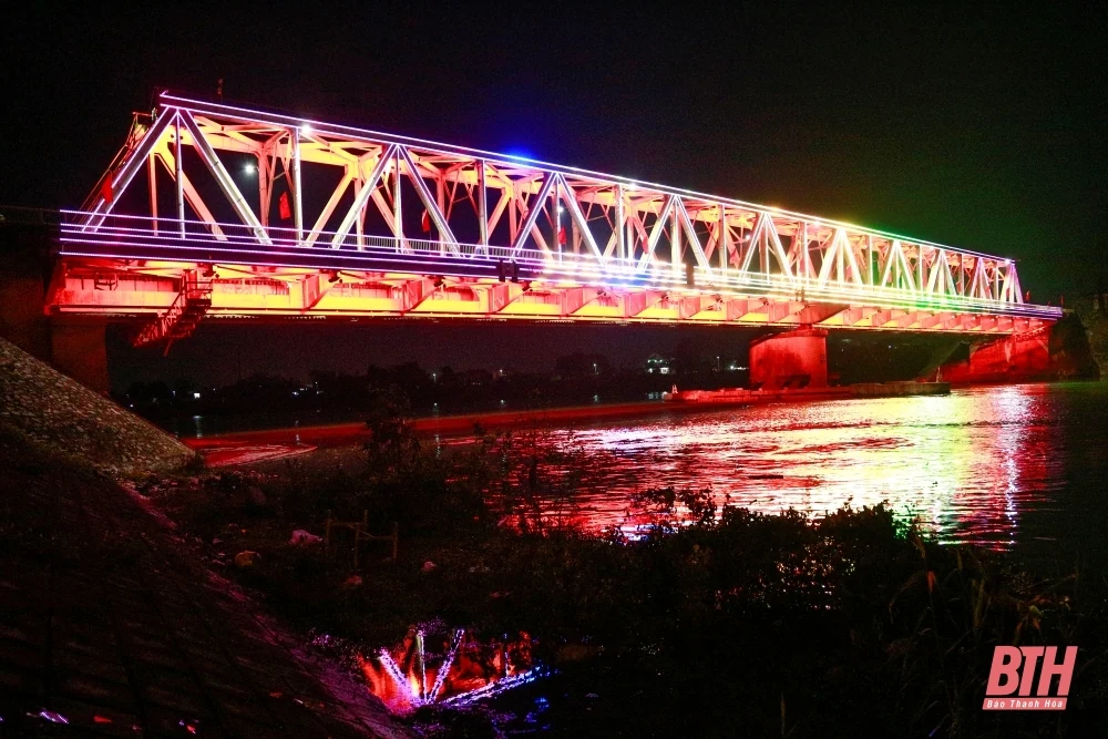 Lung linh cầu Hàm Rồng