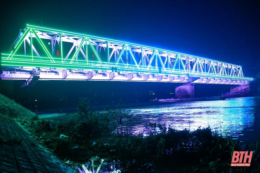 Lung linh cầu Hàm Rồng