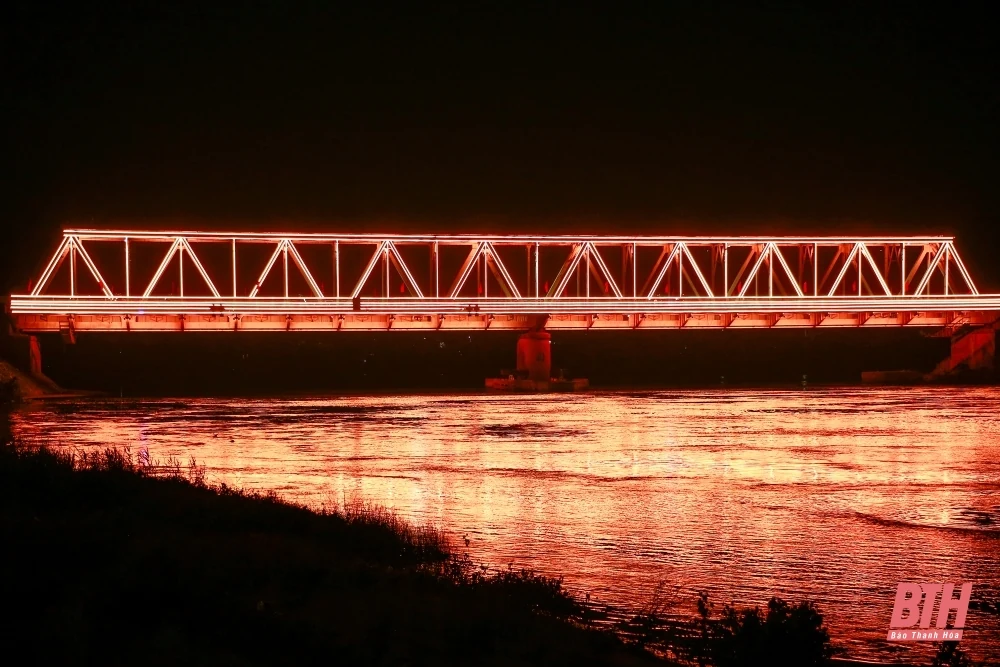Lung linh cầu Hàm Rồng