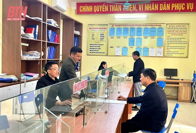 Hướng tới sự hài lòng của người dân