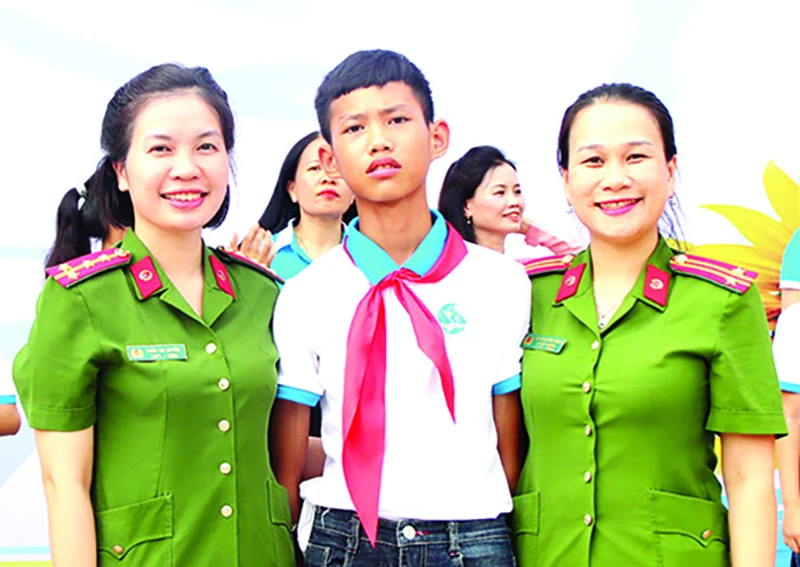 “Mẹ đỡ đầu” - Điểm tựa những mảnh đời éo le