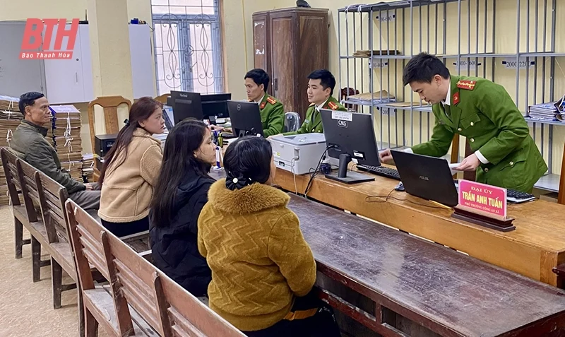 Khi công an chính quy về xã