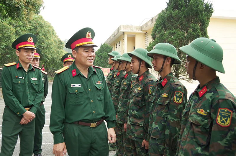 Trưởng thành từ “trường học lớn”