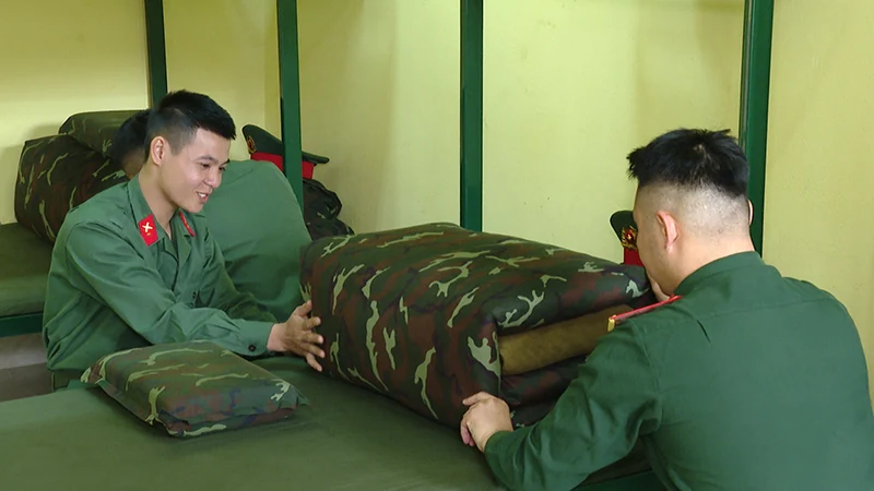 Trưởng thành từ “trường học lớn”