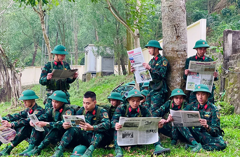 Trưởng thành từ “trường học lớn”