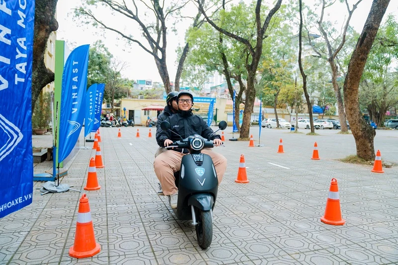 VinFast Evo Lite Neo – Xe máy điện “quốc dân” cho học sinh được phụ huynh hết lời khen