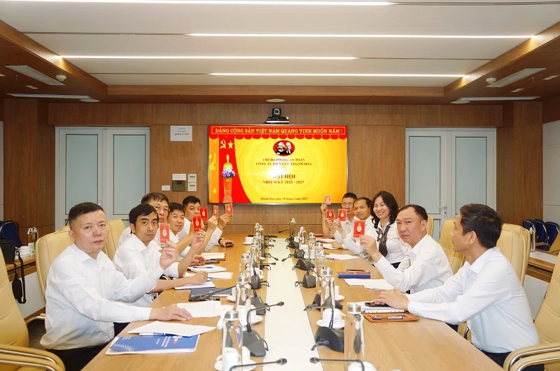 100% chi bộ trực thuộc Đảng bộ Công ty Điện lực Thanh Hóa hoàn thành tổ chức đại hội nhiệm kỳ 2025-2027