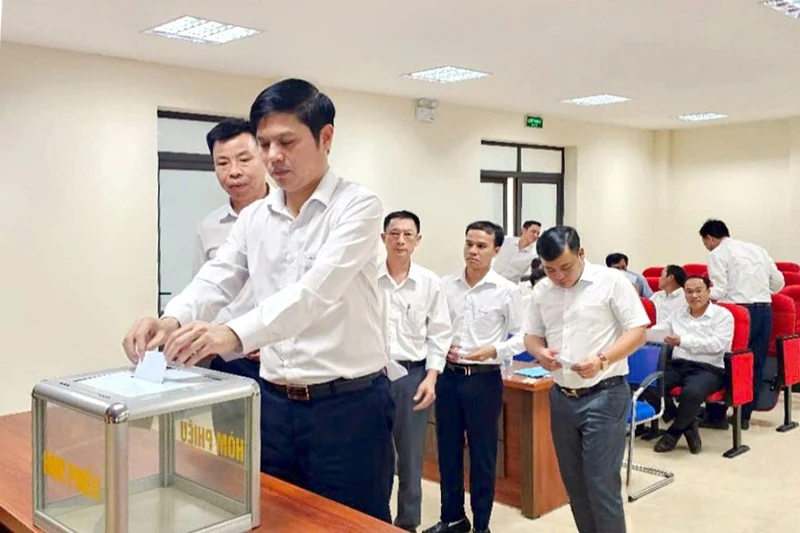 100% chi bộ trực thuộc Đảng bộ Công ty Điện lực Thanh Hóa hoàn thành tổ chức đại hội nhiệm kỳ 2025-2027