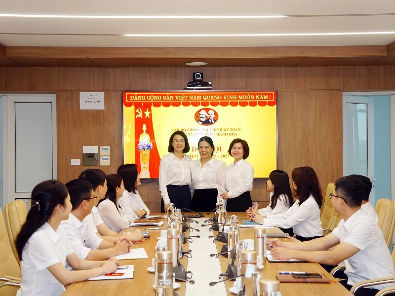 100% chi bộ trực thuộc Đảng bộ Công ty Điện lực Thanh Hóa hoàn thành tổ chức đại hội nhiệm kỳ 2025-2027