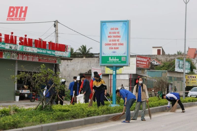 Hoằng Hóa: Ra quân tổng dọn vệ sinh môi trường bãi biển Hải Tiến