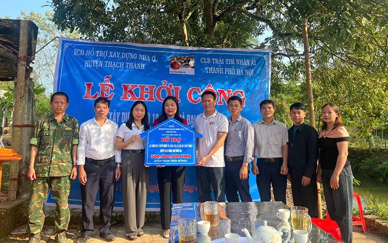 Câu lạc bộ “Trái tim nhân ái hỗ trợ 500 triệu đồng làm nhà cho hộ nghèo huyện Thạch Thành