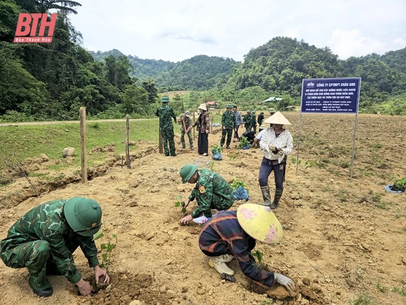 Thắm tình quân dân nơi biên giới Bát Mọt