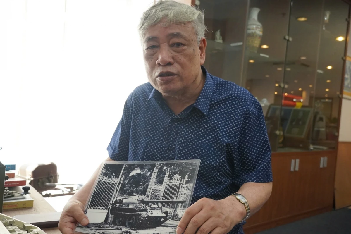 50 năm và ẩn số trong bức ảnh xe tăng tiến vào Dinh Độc Lập