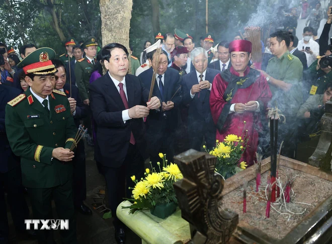 Chủ tịch nước Lương Cường dâng hương Giỗ Tổ Hùng Vương