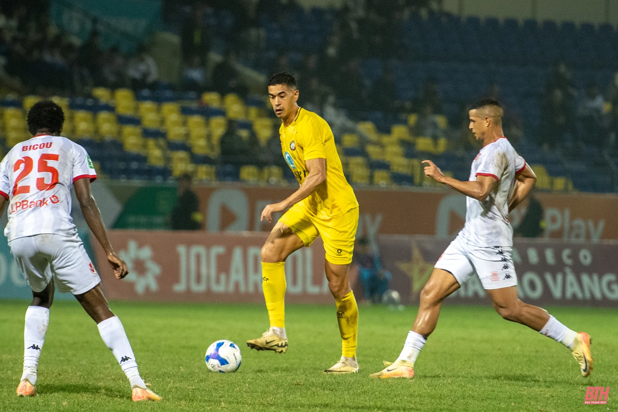 Đông Á Thanh Hóa - Sông Lam Nghệ An: Tìm chiến thắng để thắp hy vọng