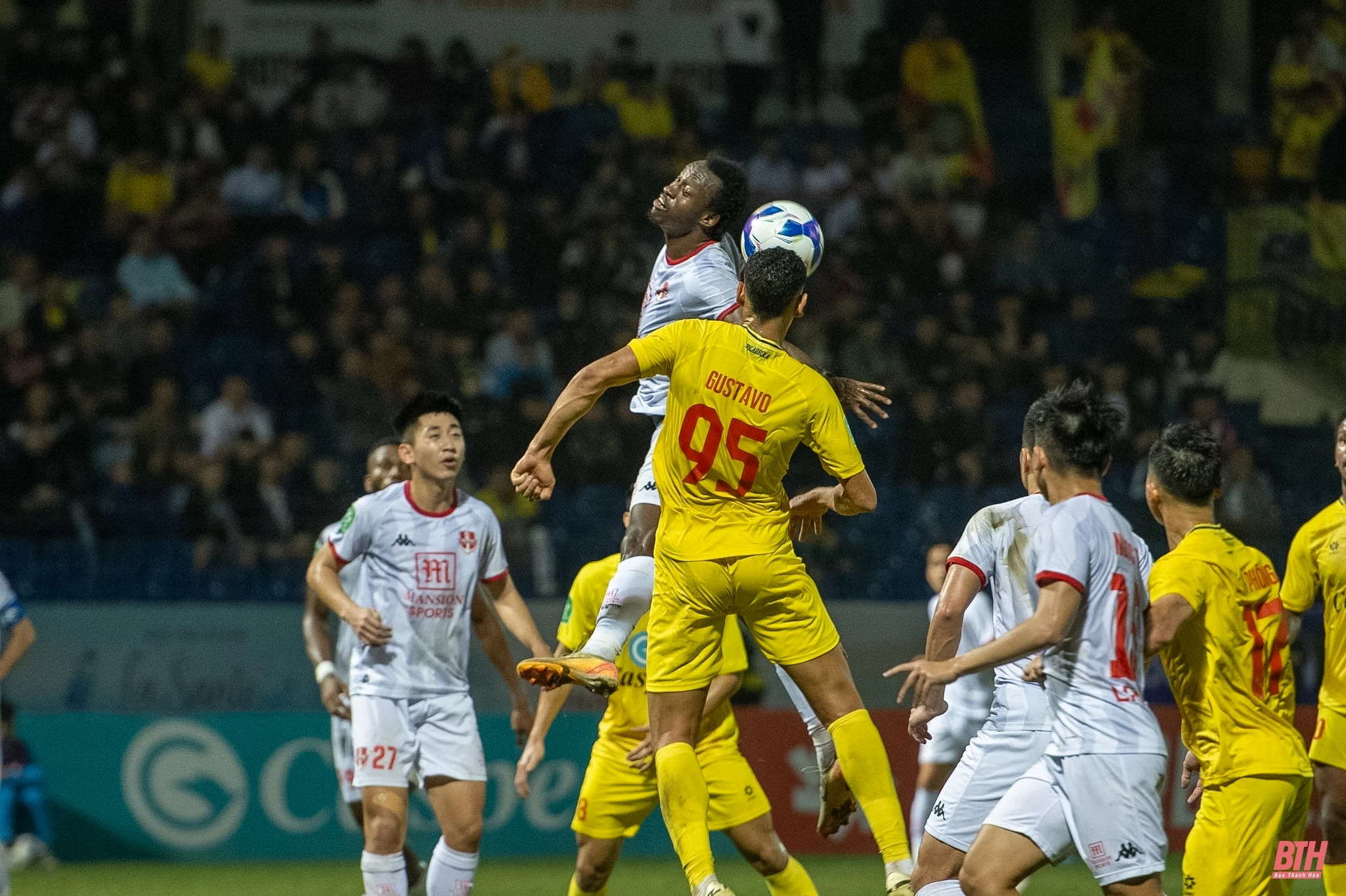 Đông Á Thanh Hóa - Sông Lam Nghệ An: Tìm chiến thắng để thắp hy vọng