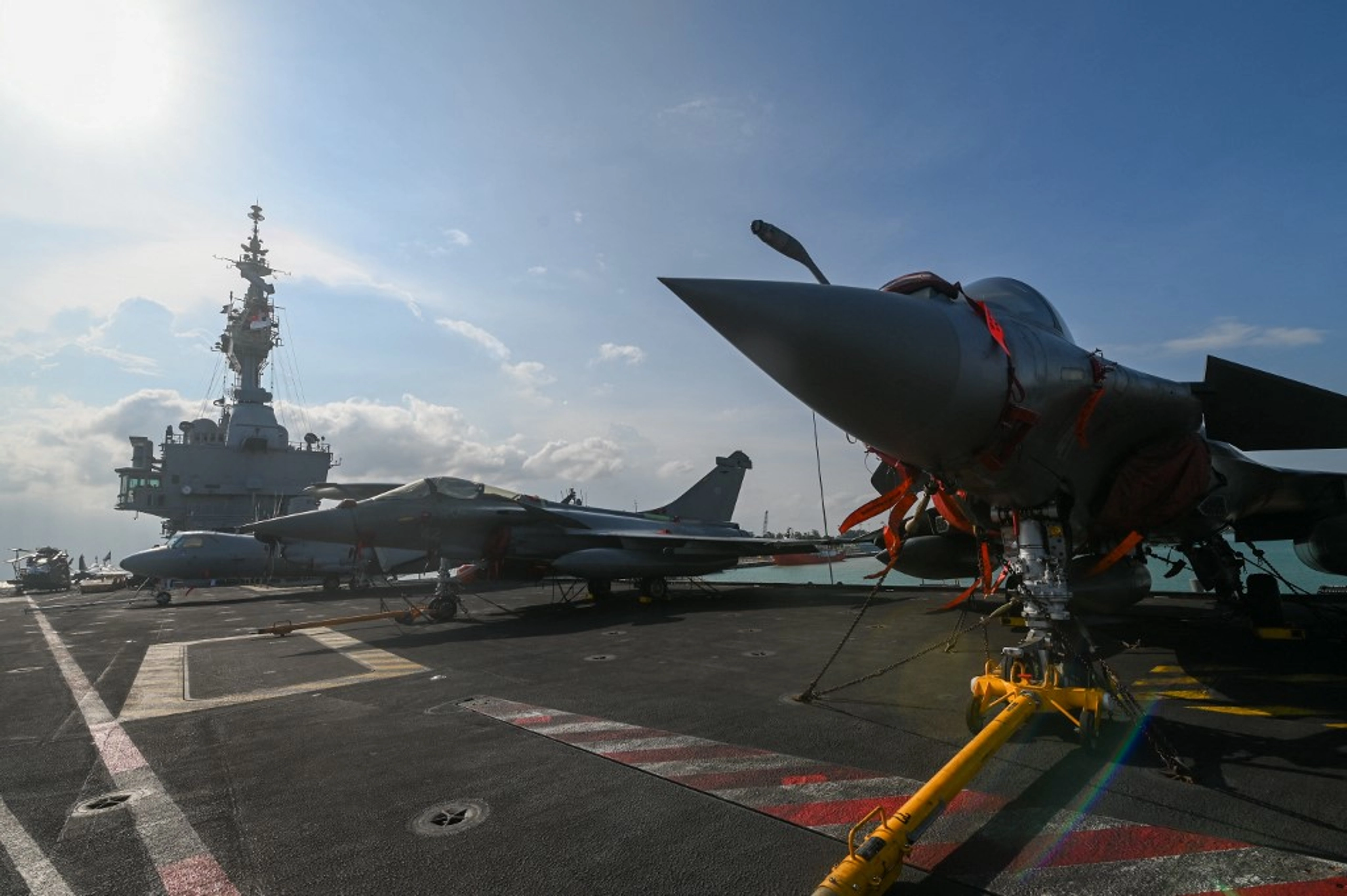 Pháp, Anh tăng cường hoạt động trên không, duy trì áp lực lên Nga