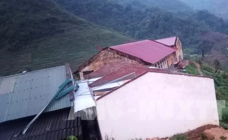 Hàng chục ngôi nhà tại huyện Mường Lát bị tốc mái, hư hỏng
