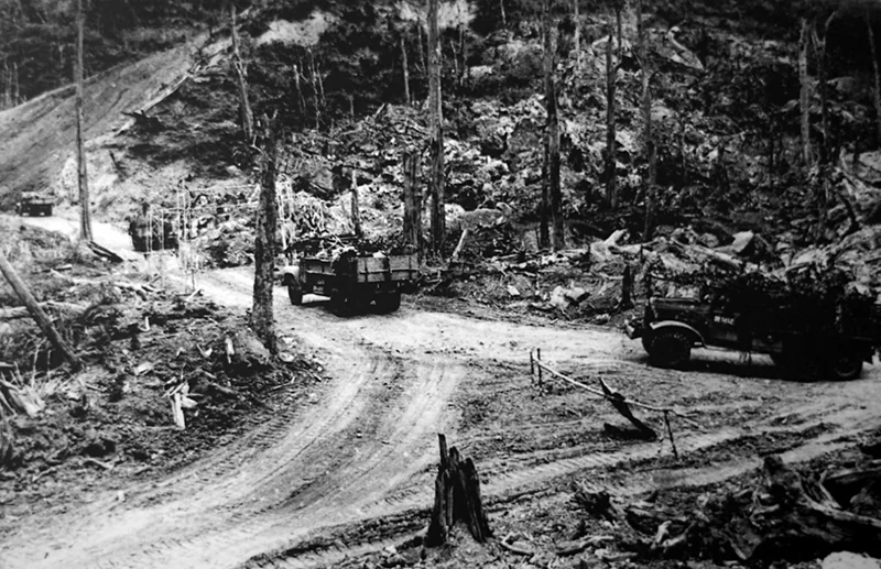 Đường mòn Hồ Chí Minh - con đường huyền thoại