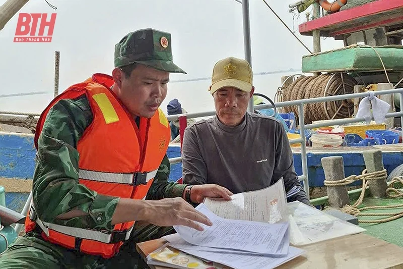 Hậu Lộc: Xây dựng thế trận lòng dân vững chắc trên biển