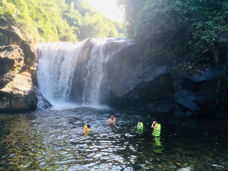 Mênh mang... Cửa Đặt