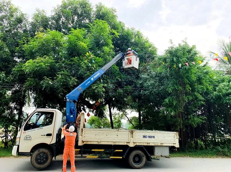 Tập trung nguồn lực cao nhất bảo đảm cung ứng điện mùa cao điểm du lịch Sầm Sơn 2025