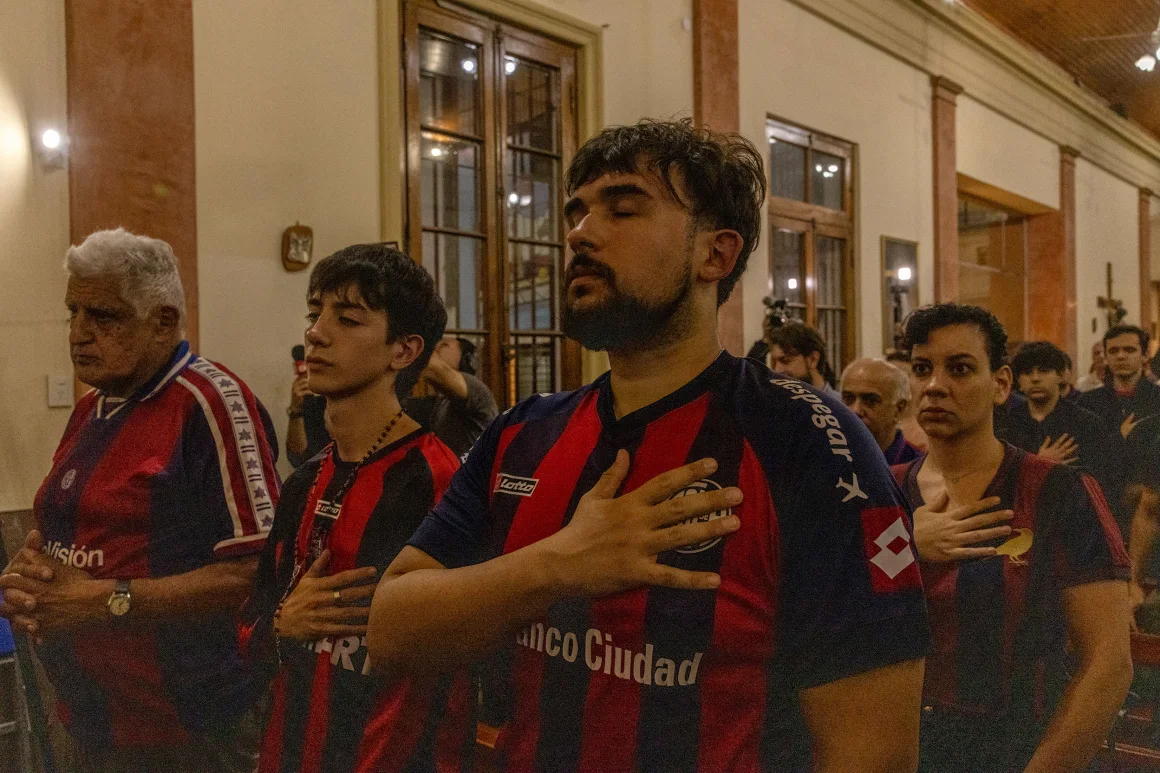 “Số phận” ẩn giấu trong tấm thẻ câu lạc bộ bóng đá của Giáo hoàng Francis