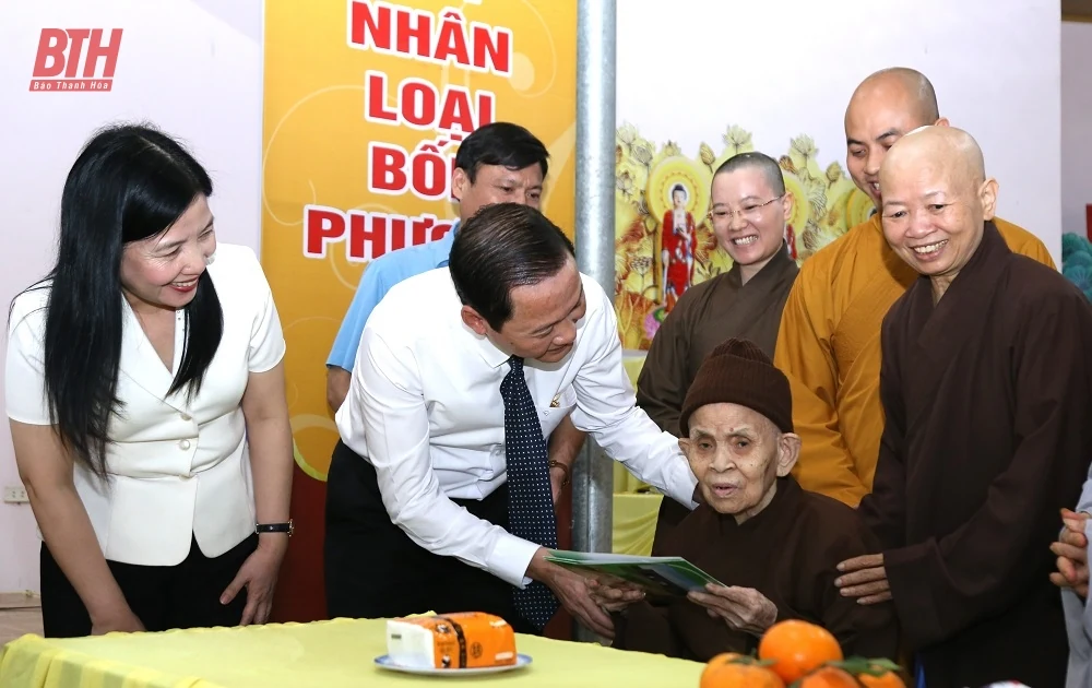 Chủ tịch UBND tỉnh Đỗ Minh Tuấn thăm, chúc mừng Ban Trị sự GHPG tỉnh Thanh Hóa và các chức sắc, tăng, ni, phật tử nhân lễ Phật đản