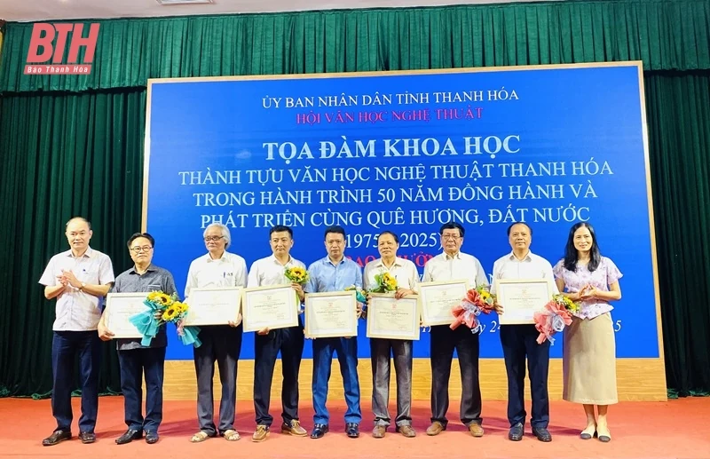 Tọa đàm “Thành tựu VHNT Thanh Hóa trong hành trình 50 năm đồng hành và phát triển cùng quê hương, đất nước
