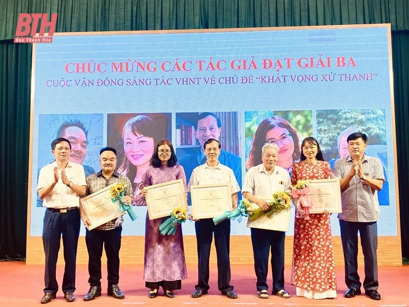 Tọa đàm “Thành tựu VHNT Thanh Hóa trong hành trình 50 năm đồng hành và phát triển cùng quê hương, đất nước