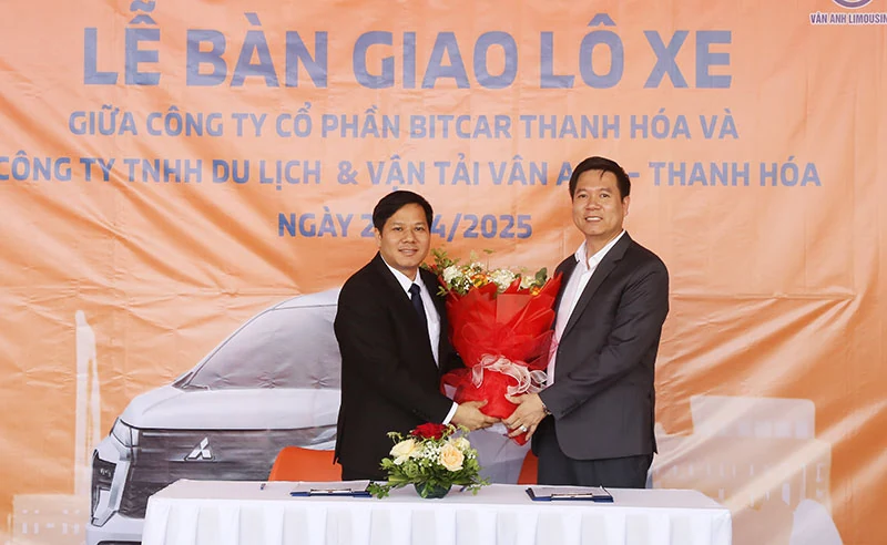Mitsubishi Bitcar Thanh Hóa bàn giao lô 40 xe cho Công ty TNHH Du lịch và Vận tải Vân Anh